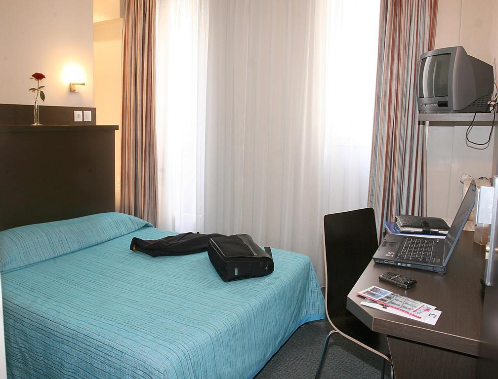 Hotel Amarys Simart Париж Номер фото